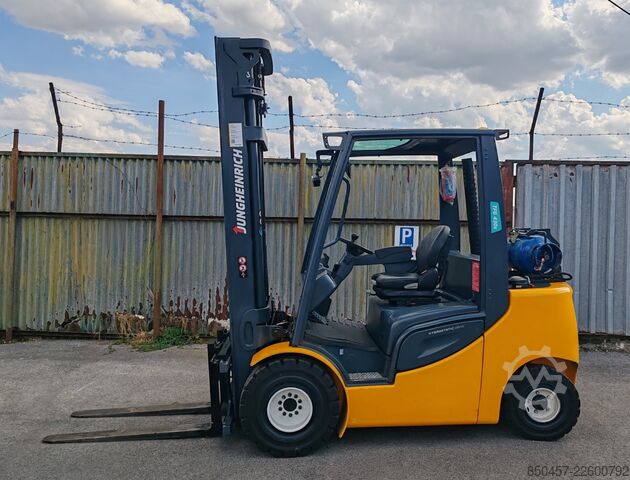 Stivuitoare pe gaz petrolier lichefiat (LPG) Jungheinrich TFG 430s 1555h/ 4.3m/ 4v