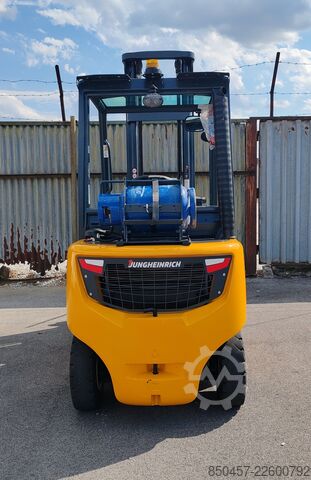 Stivuitoare pe gaz petrolier lichefiat (LPG) Jungheinrich TFG 430s 1555h/ 4.3m/ 4v