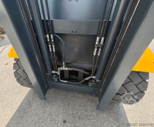 Stivuitoare pe gaz petrolier lichefiat (LPG) Jungheinrich TFG 430s 1555h/ 4.3m/ 4v