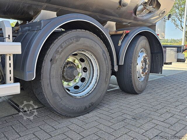 Autocisterna SCANIA G410 XT,milktank