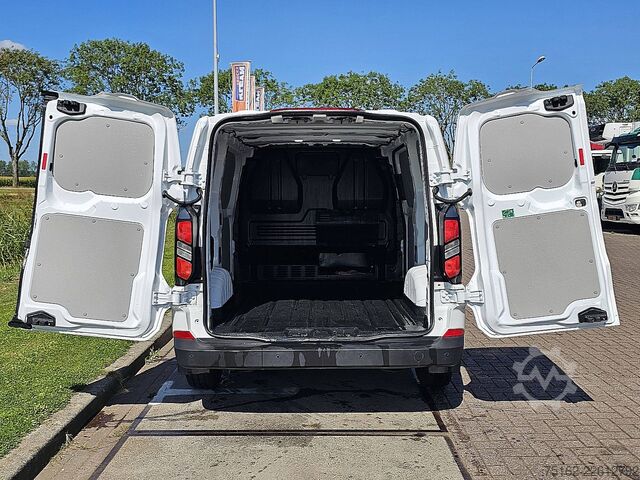 Magastetős kombi FORD TRANSIT CUSTOM 2.0 L1H1 Automaat Navi