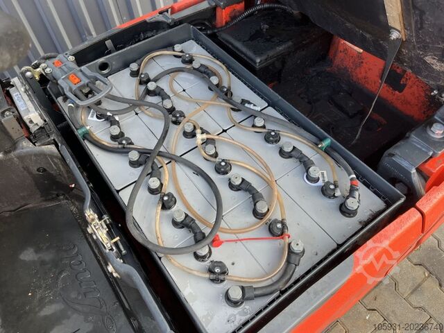 Stivuitor electric cu 3 roți Linde E15-02