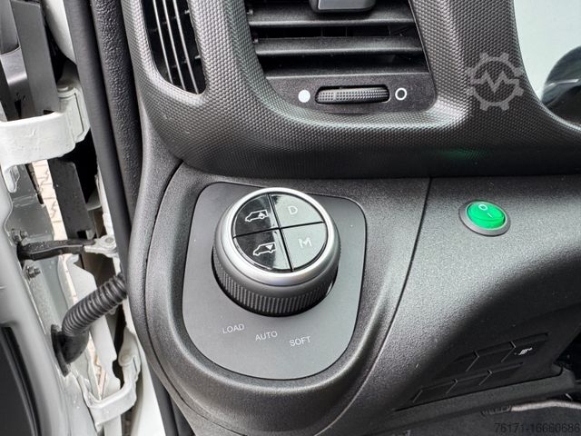 Vrachtwagen met bakwagen IVECO Daily 70C18HP KOFFER LBW RFK LUFTFD LED AHK KLIM