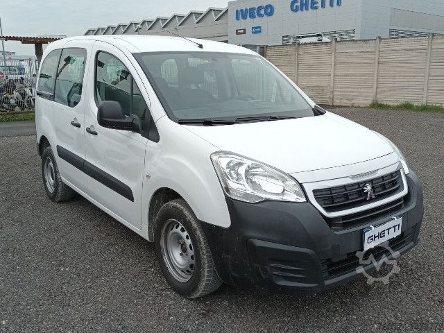 Kleinbus Peugeot Mod. Vers. Partner Mix Combi