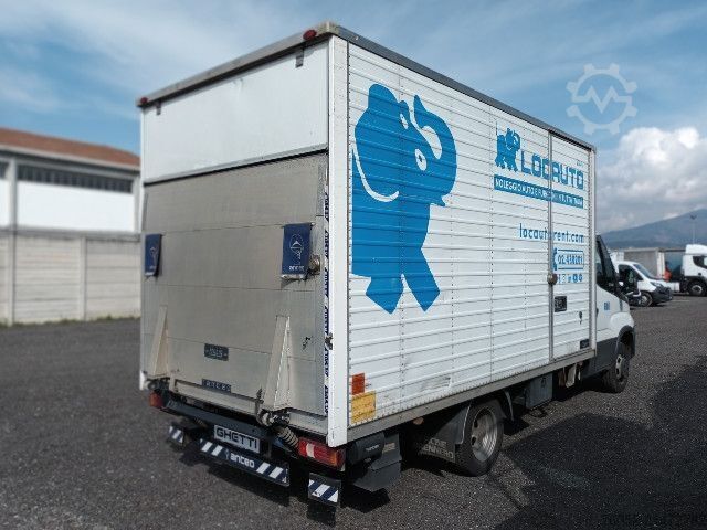 Skříňový nákladní automobil IVECO 35C14