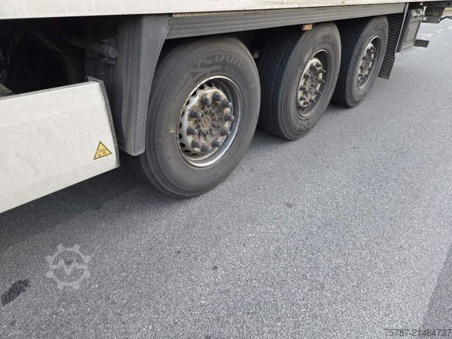 Chladírenský návěs KRONE Tiefkühler, Carrier Vector 1550, 2 x Liftachse