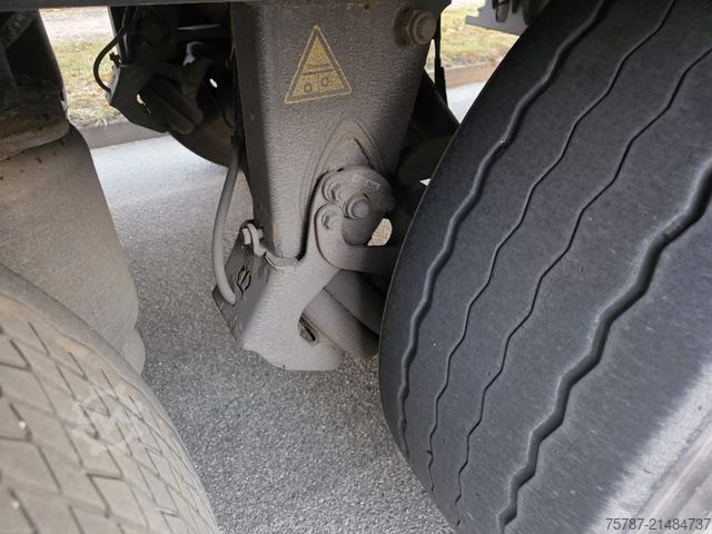 Chladírenský návěs KRONE Tiefkühler, Carrier Vector 1550, 2 x Liftachse