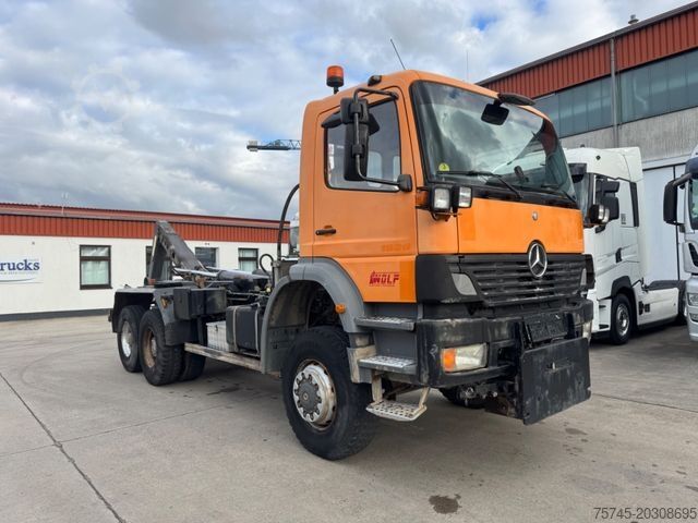 Camião porta-contentores de gancho MERCEDES-BENZ ATEGO 2628 * 6 x 4*LIFTACHSE*KLIMA*WINTER/SCHILD