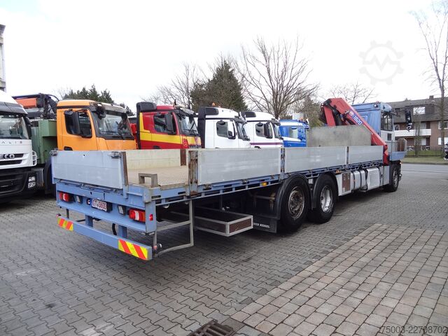 Gru montata su autocarro Mercedes-Benz Actros 2533 6X2 HMF 1820 Langmaterial