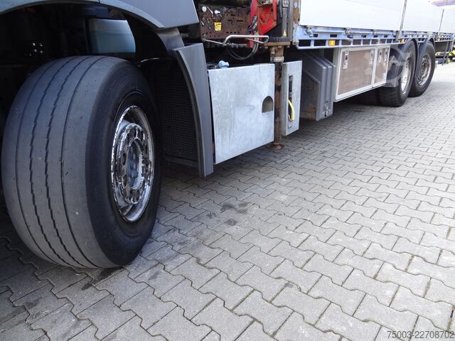 Gru montata su autocarro Mercedes-Benz Actros 2533 6X2 HMF 1820 Langmaterial