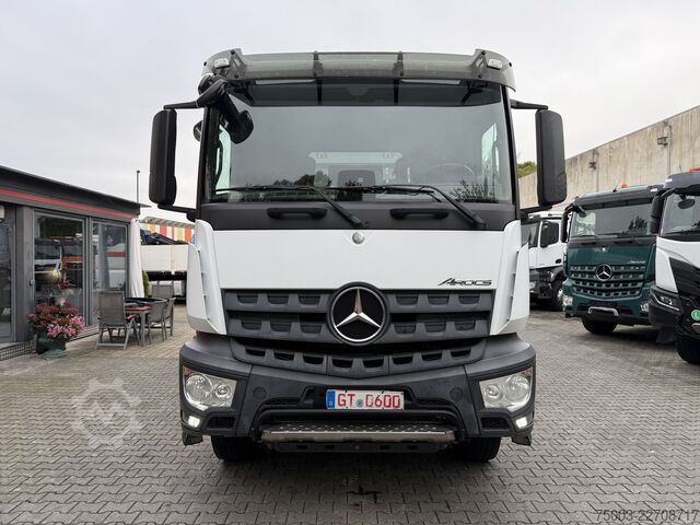 Camion ribaltabile trilaterale Mercedes-Benz Arocs 3246K 8X4 Meiller