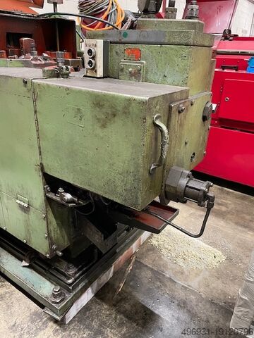 Machine voor het maken van schroeven National Machinery M68