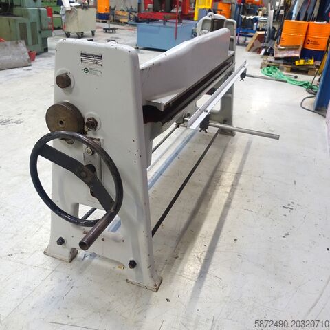Dobradora de chapas metálicas Strojarne Piesok XK 2000/2A