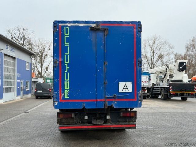 Tipper truck MAN TGS 26.400 6x2 Kipper + Kran LogLift F105Z77A