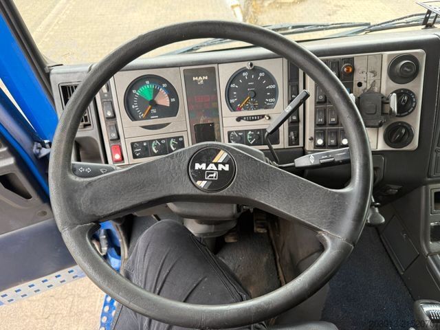 Tipper truck MAN TGS 26.400 6x2 Kipper + Kran LogLift F105Z77A