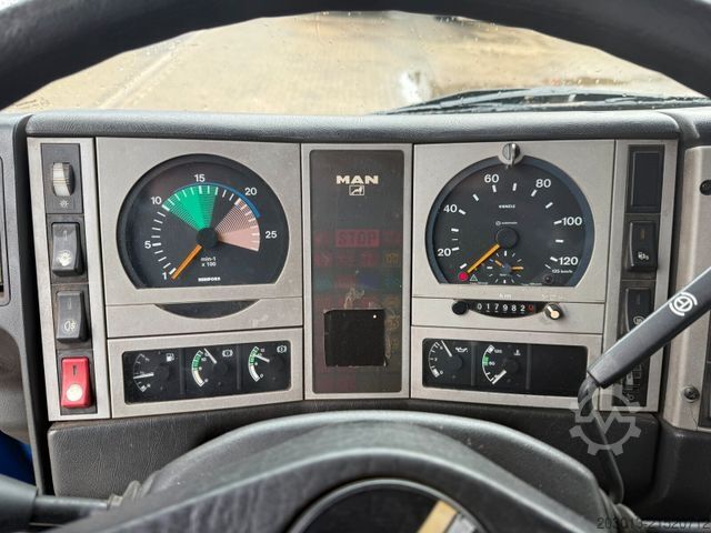 Truck mounted crane MAN TGS 26.400 6x2 Kipper + Kran LogLift F105Z77A