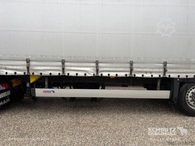 Open semitrailer with tarp Schmitz Cargobull Semitrailer Curtainsider Mega