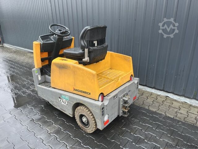 çekici traktör Jungheinrich EZS570