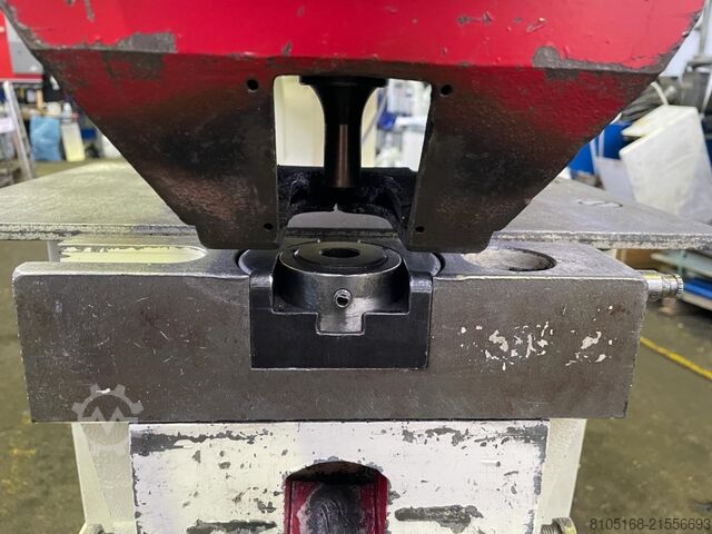 Hålstans MUBEA HP 1000/760