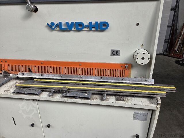 Foarfecă hidraulică tip ghilotină LVD CS 31/6