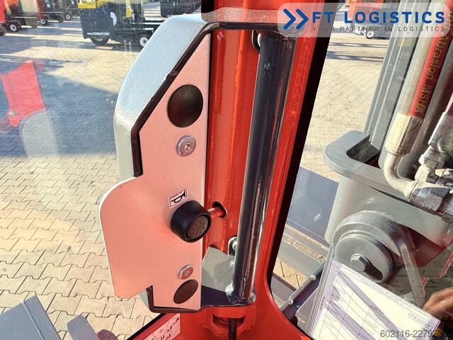 Carrello elevatore a 4 direzioni Combilift C3000GST TRIPLEX 8300 FREE-LIFT NEW TIRE
