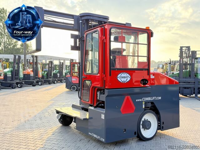 Carrello elevatore a 4 direzioni Combilift C4000ET TRIPLEX 6900 WIDE FORK POSITIONE