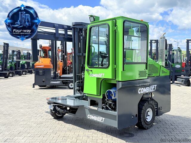 Wózek widłowy czterokierunkowy Combilift C4500 GAS TRIPLEX 5952 WIDE POSITIONER