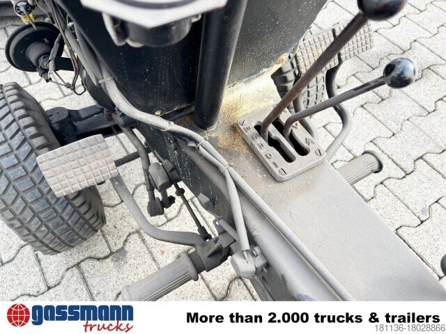 Sonstige Hako V 490 mit Schneeschild und Ketten