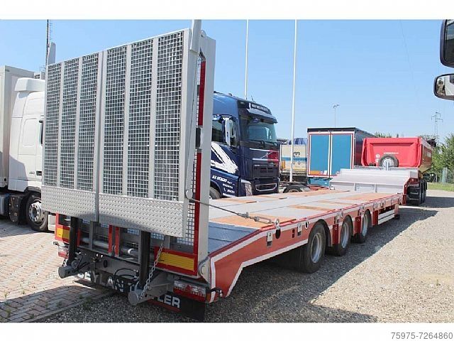 Mașini de construcții cu încărcător jos  CEYLAN carrellone rampe idrauliche nuovo