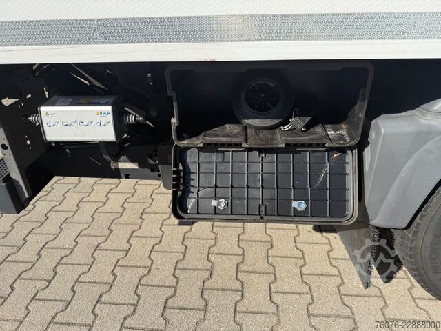 Furgone chiuso MERCEDES-BENZ MB 818 L 5 m Koffer LBW 1t 2,5 t NL Klima Kamera