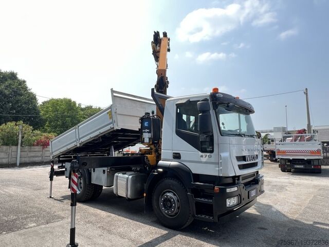 Třístranný sklápěč s jeřábem Iveco Stralis 270