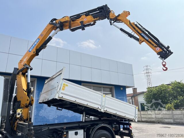 Třístranný sklápěč s jeřábem Iveco Stralis 270