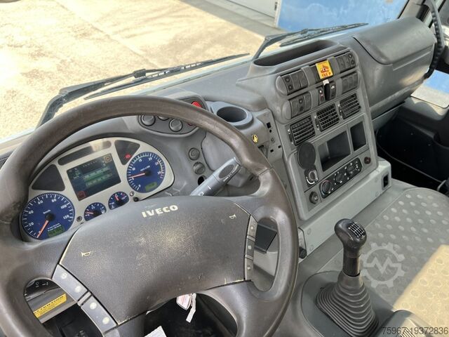 Třístranný sklápěč s jeřábem Iveco Stralis 270