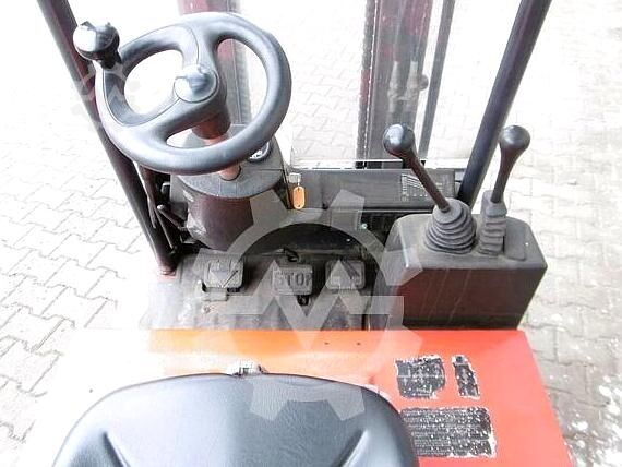 Elektryczny wózek widłowy trzykołowy LINDE E 15 Z-02