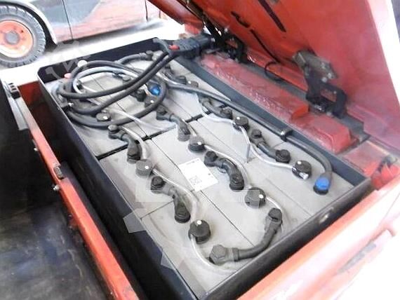 Elektryczny wózek widłowy trzykołowy LINDE E 15 Z-02