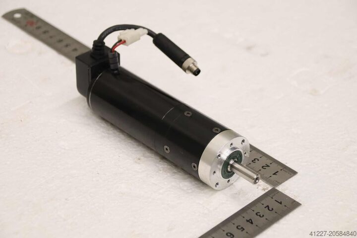 Servo-Getriebemotor 0,8 kW 92,7 U/min Nucleus NuDC42I25R1000