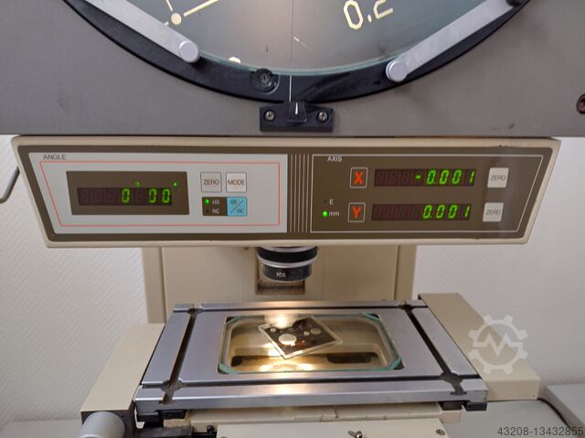 Profile Proejctor Mitutoyo PJ 3000