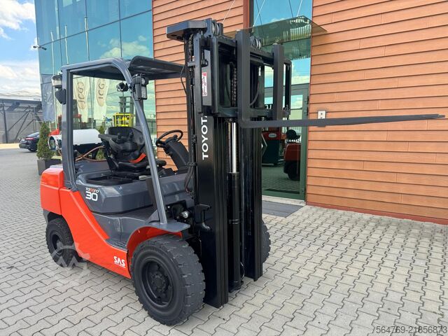 Gabelstapler Toyota 06-8FGF30 / Triplex / 2021 year