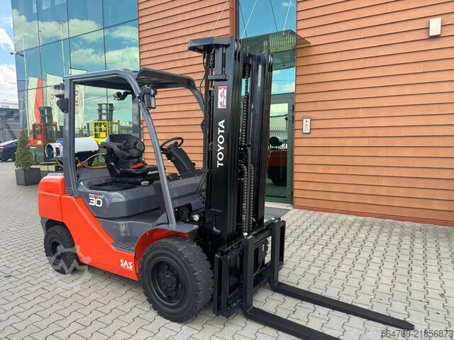 Gabelstapler Toyota 06-8FGF30 / Triplex / 2021 year