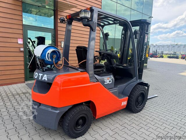 Gabelstapler Toyota 06-8FGF30 / Triplex / 2021 year