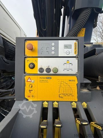 Lastbilmonteret kran TATRA Phoenix 8x8 Paflinger Kran Hakengerät