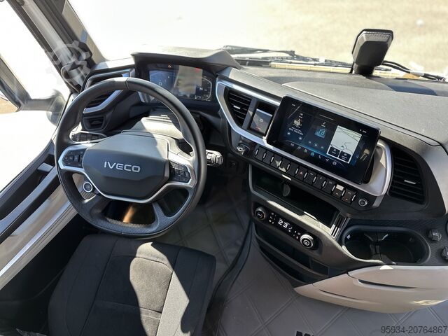 τυπικός οδικός ελκυστήρας Iveco S-Way 580 Edizione Limitata Martini