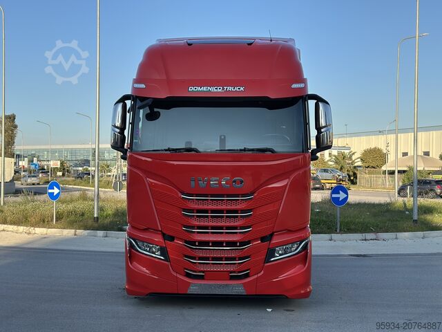 τυπικός οδικός ελκυστήρας Iveco Stralis S-Way 530