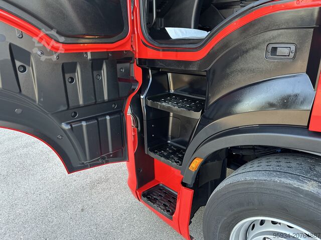 τυπικός οδικός ελκυστήρας Iveco Stralis S-Way 530