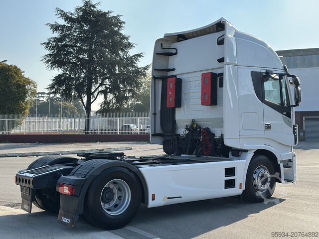 τυπικός οδικός ελκυστήρας Iveco Stralis Hi Wai 510