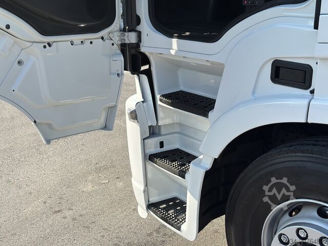 τυπικός οδικός ελκυστήρας Iveco Stralis Hi Wai 510