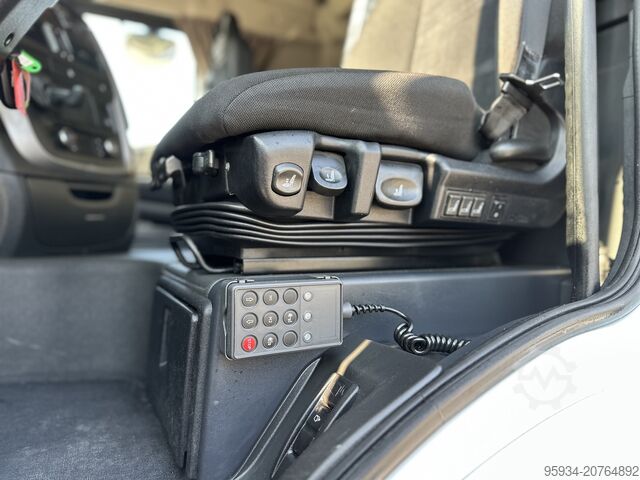 τυπικός οδικός ελκυστήρας Iveco Stralis Hi Wai 510