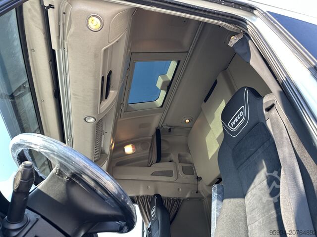 τυπικός οδικός ελκυστήρας Iveco Stralis Hi Wai 510