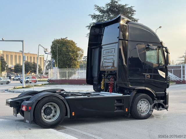 τυπικός οδικός ελκυστήρας Iveco Stralis Hi Wai 510