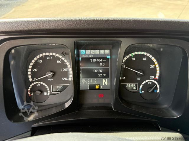 Skåpbil MERCEDES-BENZ ACTROS 2548 L Getränkekoffer 7,7 m LBW 2 T*LENK